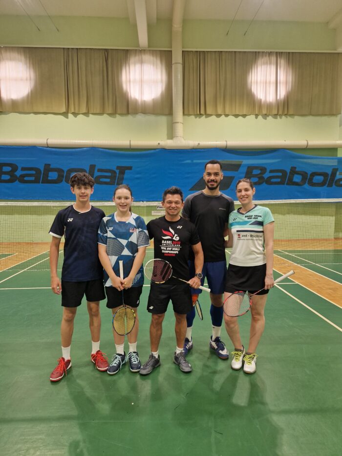V.l.: Noah Kundl, Monah Kundl, Coach Alex Wong, Collins Filimon, Sabina Balut