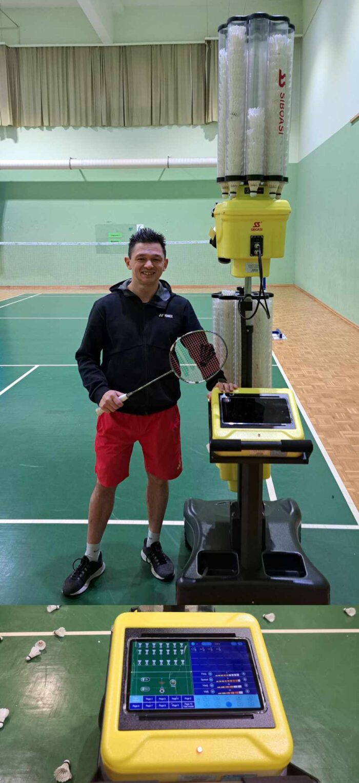 Coach Alex Wong mit "Smashi", der neuen programmierbaren Ballmaschine